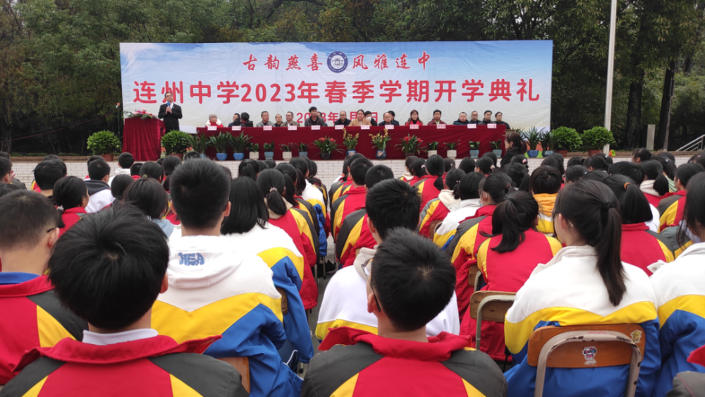 连州中学校长 何珍开学前一周,我校为保障全体师生员工能够平安,顺利