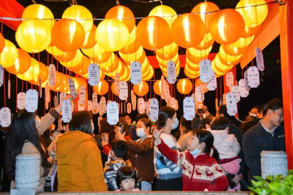 元宵节逛花灯图片图片