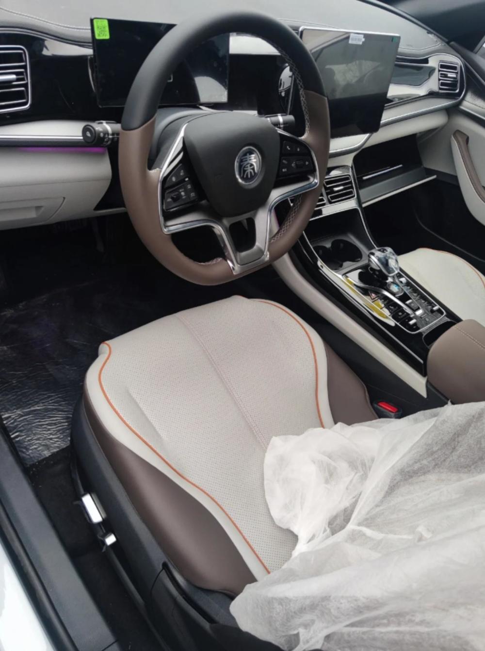 配置方面有全面提升,2023款比亚迪秦plus dm-i冠军版内饰官图发布