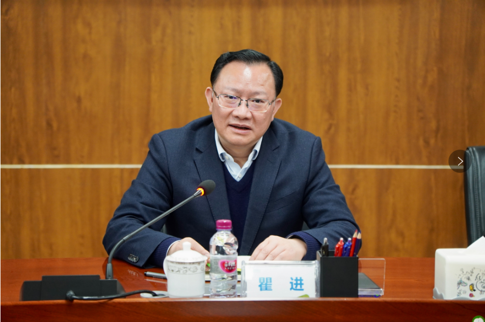 在中石化宜宾分公司和中国移动宜宾分公司,瞿进通过面