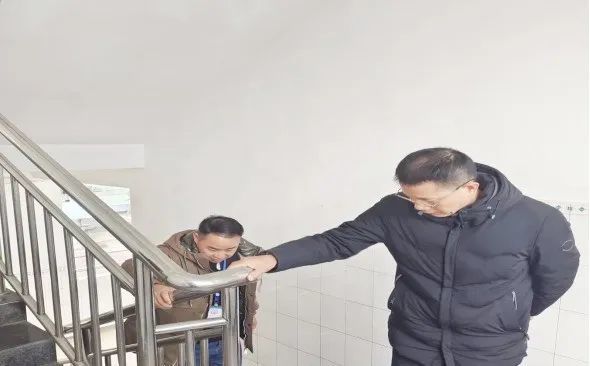 临川十一小开展开学前安全隐患大排查