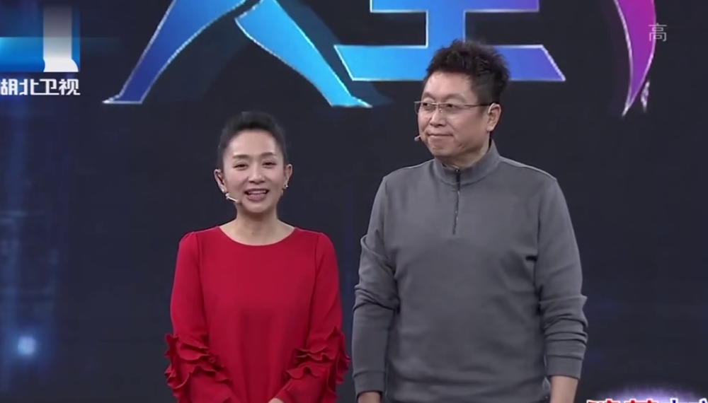 主持人王芳与搭档王为念海南游玩!