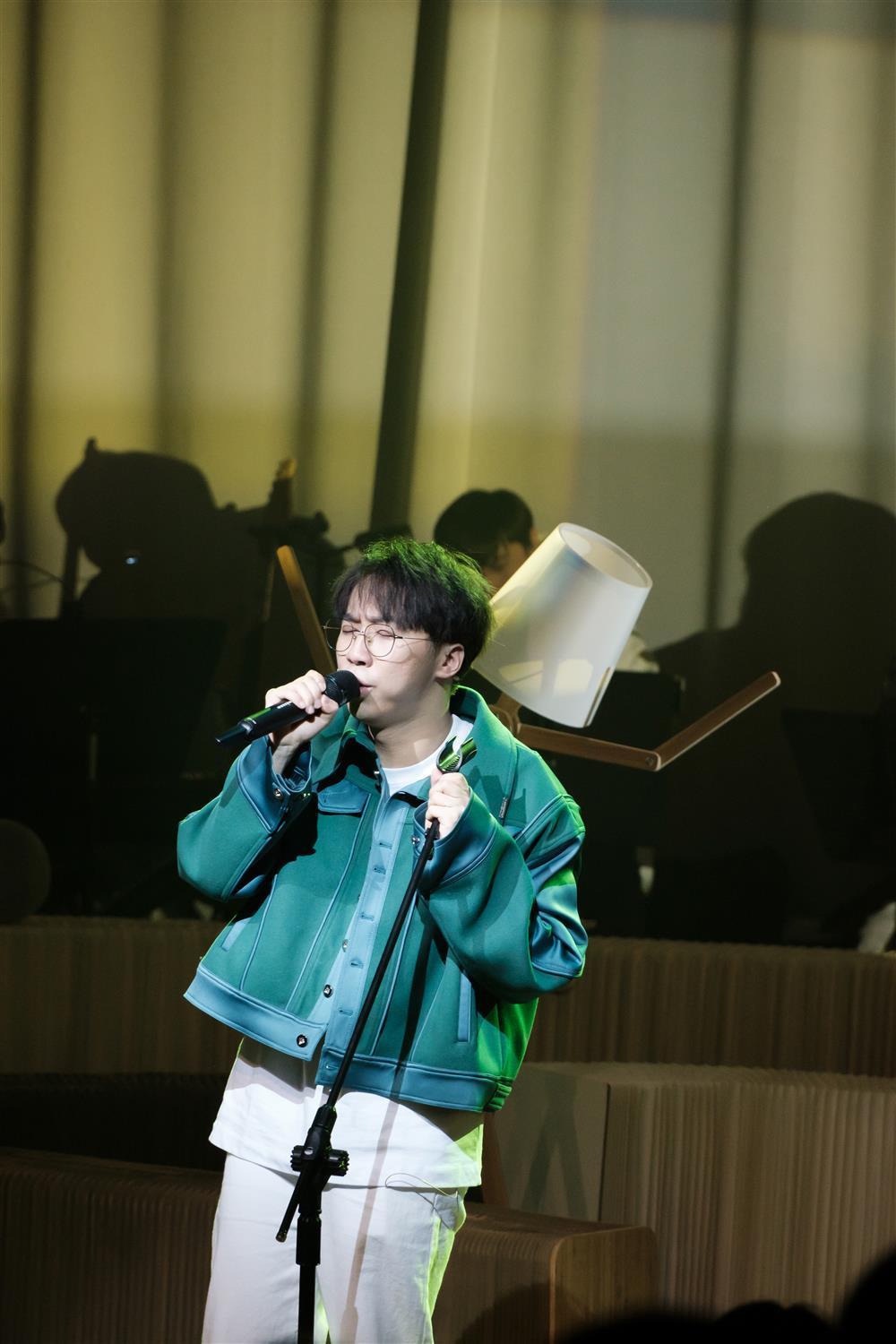 音乐剧演员张博俊:在红灯变成绿灯的一瞬间,我要开心_腾讯新闻