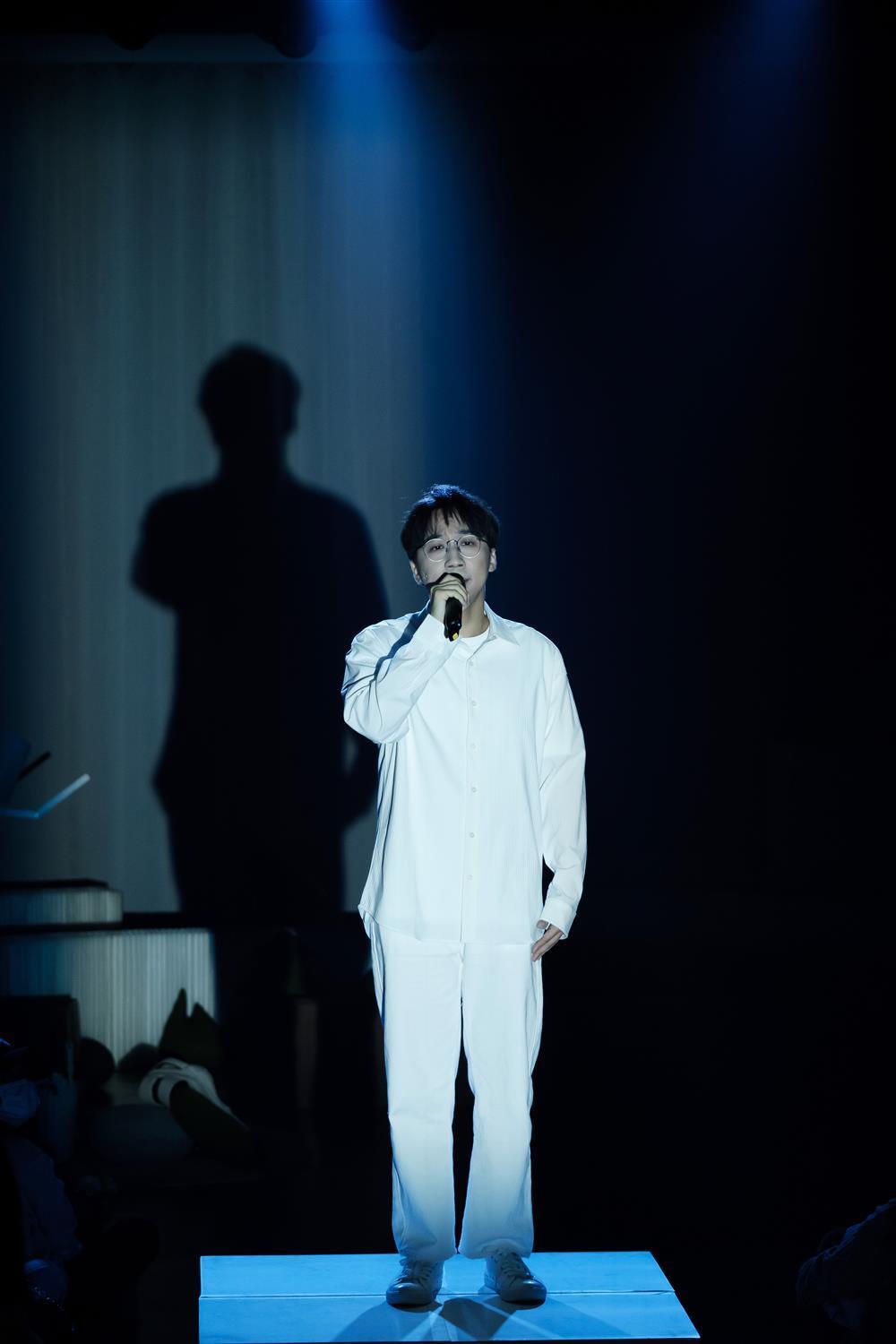 音乐剧演员张博俊:在红灯变成绿灯的一瞬间,我要开心_腾讯新闻