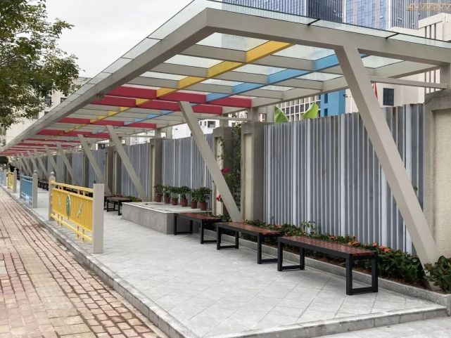 这三所小学新建风雨长廊,为学子撑起一片"晴天"_腾讯新闻