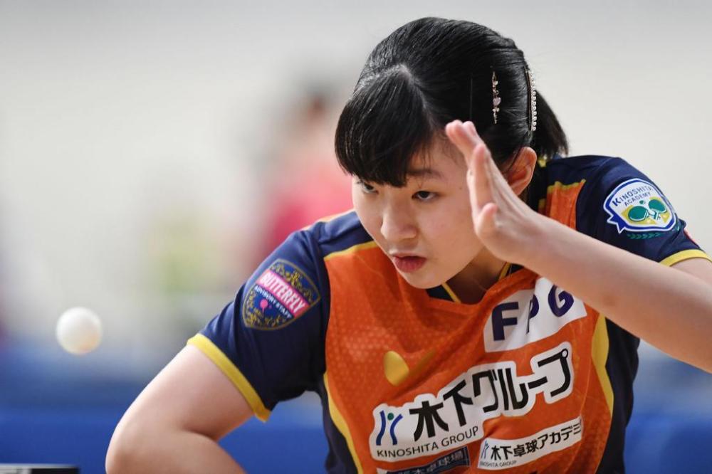 劲敌再推新人!9岁天才少女过招国乒,哥哥也是张本智和接班人_腾讯新闻