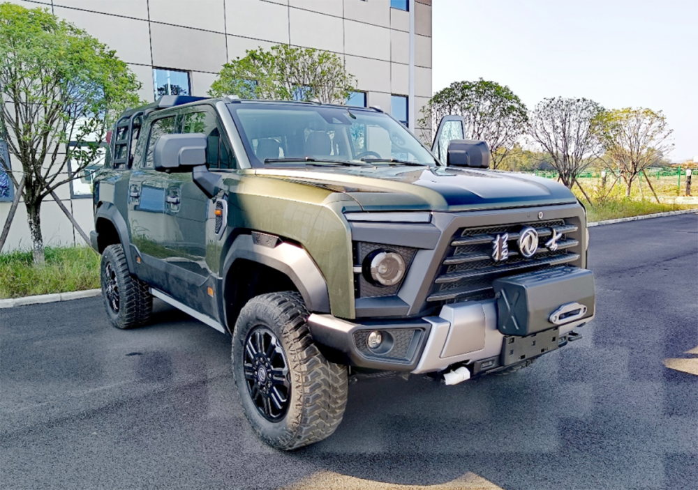 这辆全新的猛士m20外观继承了第一代猛士粗犷霸气的风格,依然是纯硬派