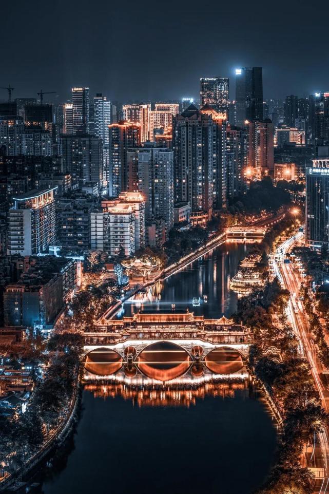 万泰约你夜游锦江|情人节晒幸福,拿万元大奖,约会基金,还有机会坐上主