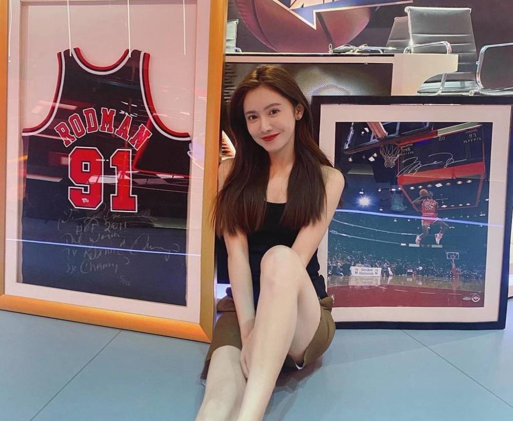 美丽女主播美娜哽咽了!