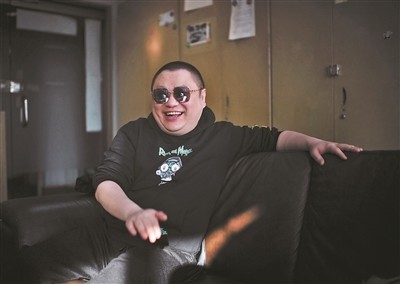 "金广发"其人金岩(别名金广发),喜剧演员,中国曲协会员.