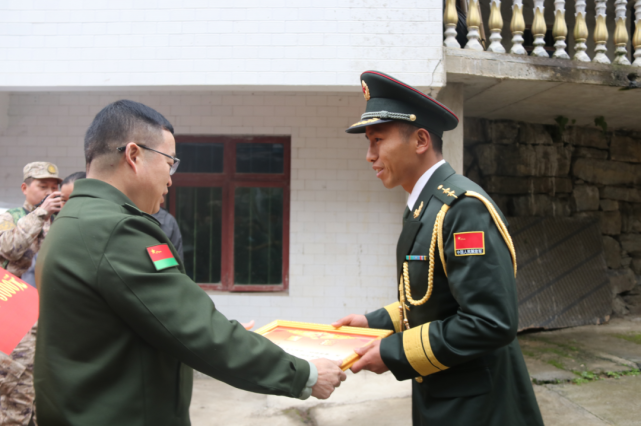 身边榜样诗乡儿女田涛荣立二等功部队千里送喜报