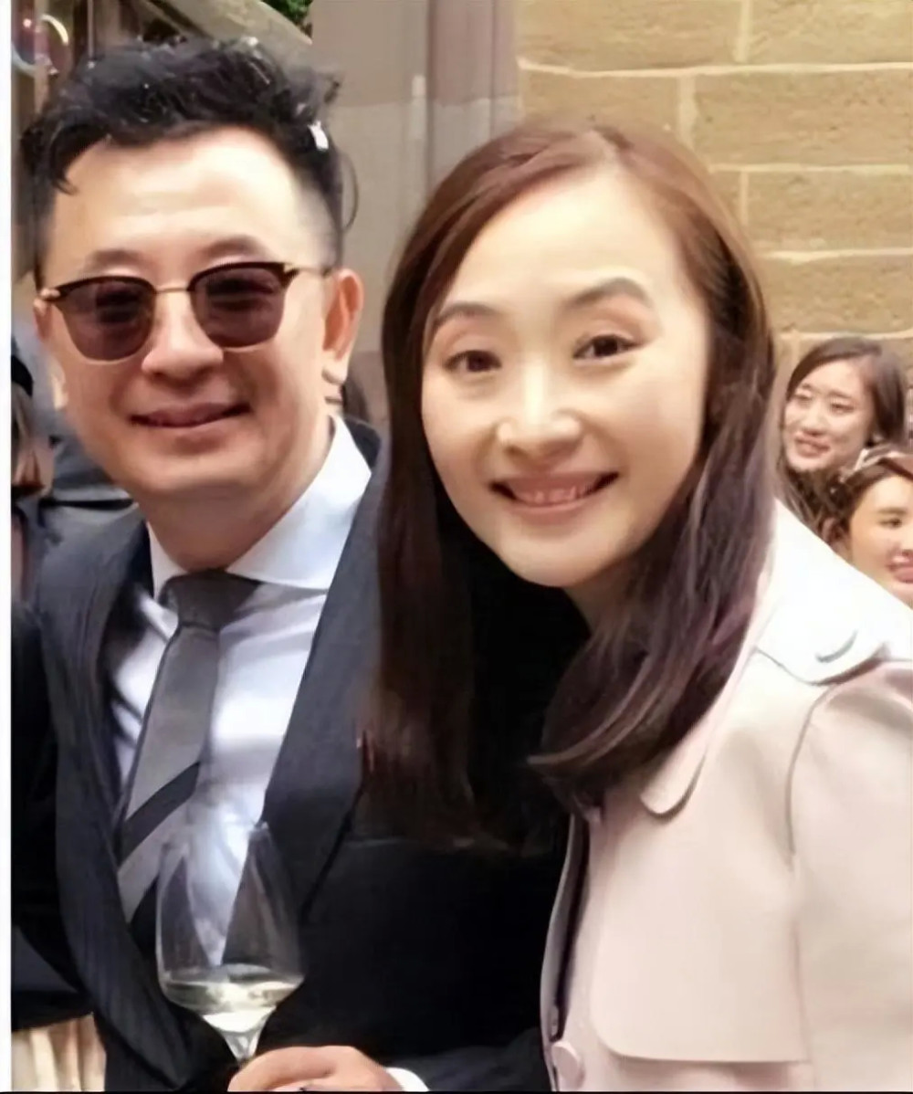 《狂飙》收官后,曲栅栅与老公打高尔夫球,黄海波胡子拉碴引唏嘘_腾讯