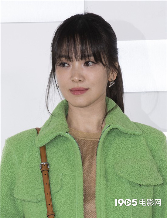 宋慧乔亮相品牌活动高马尾齐刘海造型青春靓丽