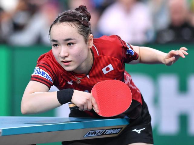 来到第四局的较量,伊藤美诚在开局的进攻状态不错,尤其是正手进攻很有