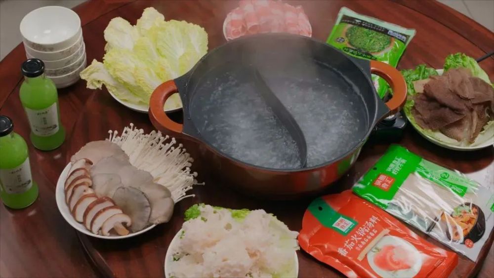 开在社区的“麦当劳”：万店锅圈的底层逻辑