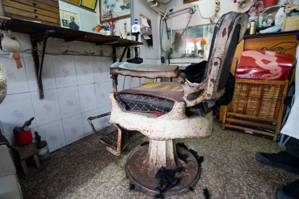 奉城老街里的理发店老手艺更有老情怀