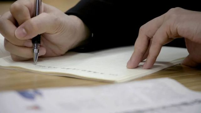 不想再“提笔忘字”？改变还得从“提笔”开始丨睡前聊一会儿_腾讯新闻