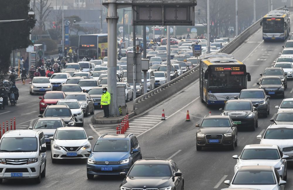 降雪后再迎大雾,北京多条高速已封闭,交通指数峰值未达严重拥堵_腾讯