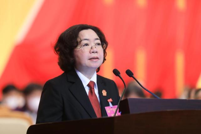 2月9日上午,东莞市中级人民法院副院长陈葵代表东莞中院向东莞市十七