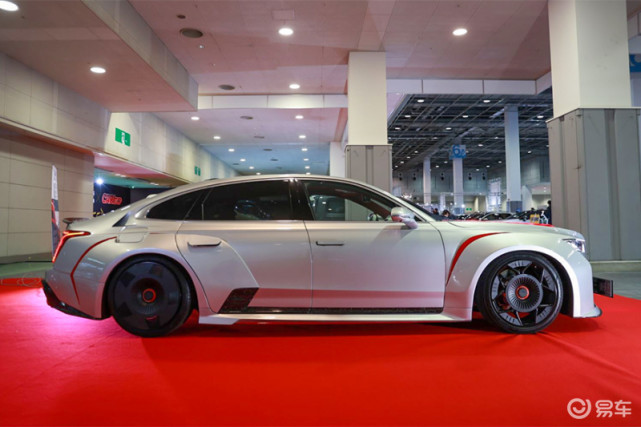 2023大阪改装车展:红旗h9文成改装车亮相