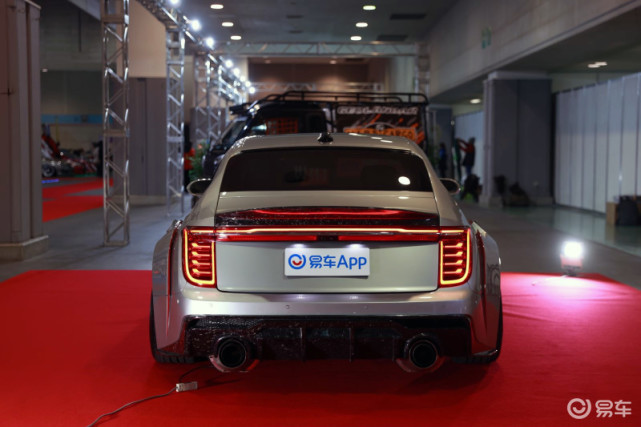 2023大阪改装车展:红旗h9文成改装车亮相