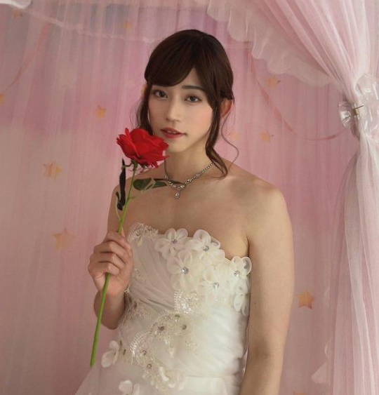 艾克斯奥特曼人间体演员女装照公开 武藏女装造型依旧无法超越_腾讯