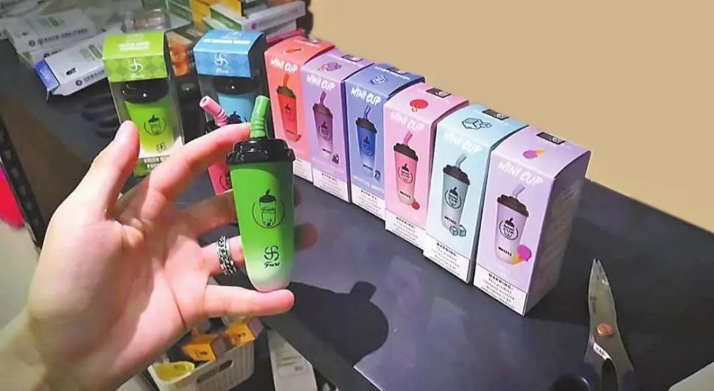 形状新奇的儿童玩具,新潮饮料,酷炫食品,都是调味电子烟换的"新马甲"