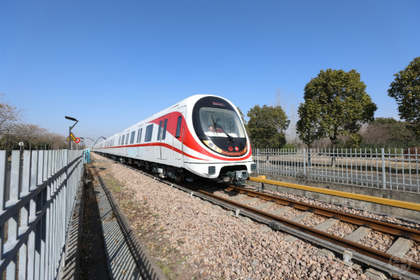 s1线首列车上线调试