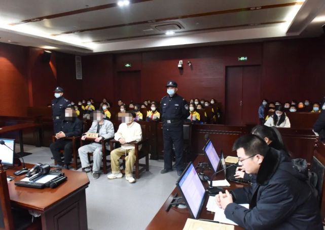 “零距离”观摩庭审 打造“沉浸式”法治课堂