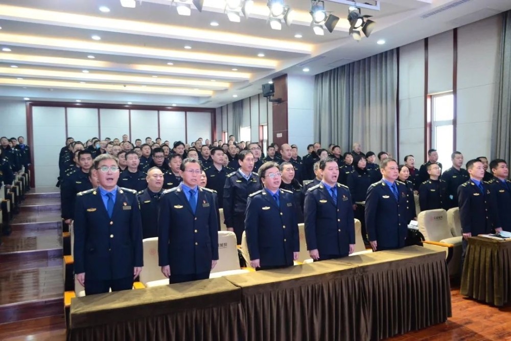 山西运城城管公开宣誓"不吃拿卡要",前执法队长因受贿被捕_腾讯新闻
