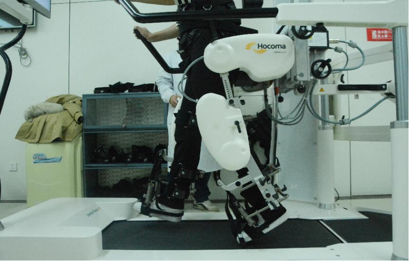 民生服务丨龙泉驿区首台下肢康复机器人投用助力患者康复