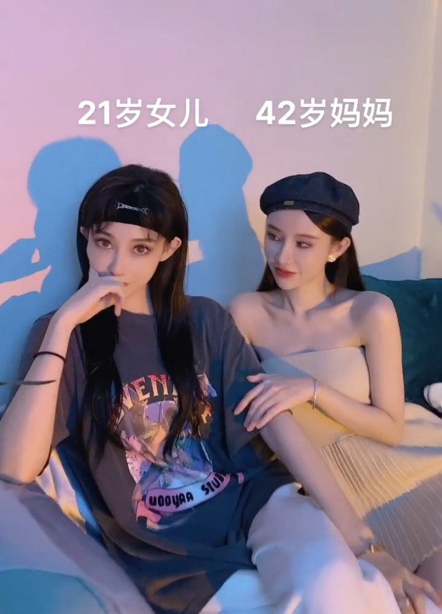 42岁冻龄妈妈与女儿同框似闺蜜肤白貌美不像是两代人