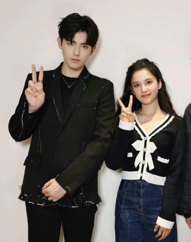 顶流大瓜是陈飞宇狗仔曝其与女网红多张床照网友吴签20