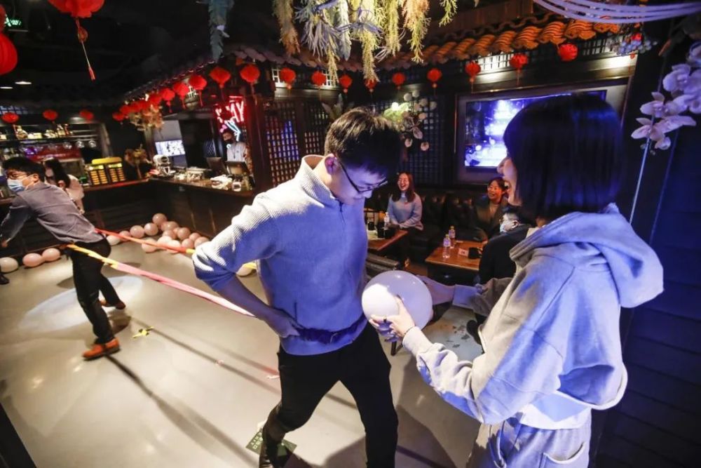 我们在这里"兔"然心动——威高广场爱情节主题交友派对举行_腾讯新闻