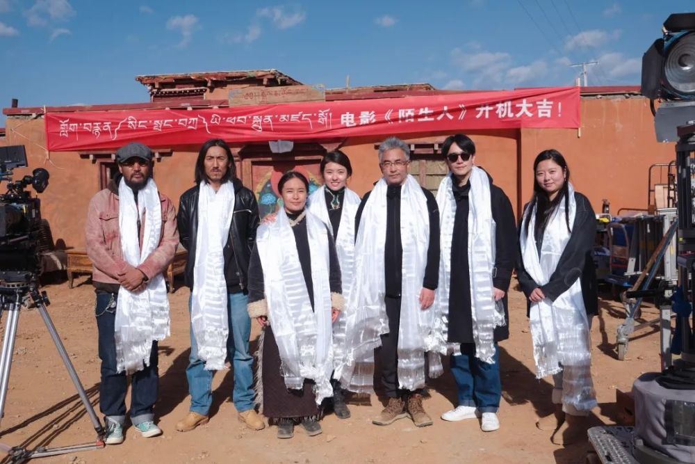 四川甘孜藏族自治州巴塘县县委书记张家志,在开机仪式当天出席并讲话.