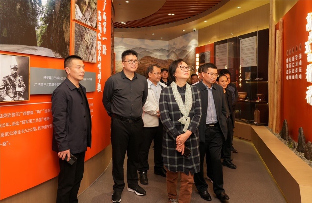 自治区林业局二级巡视员李贵玉讲话.江西省林业局一级巡视员罗勤讲话.