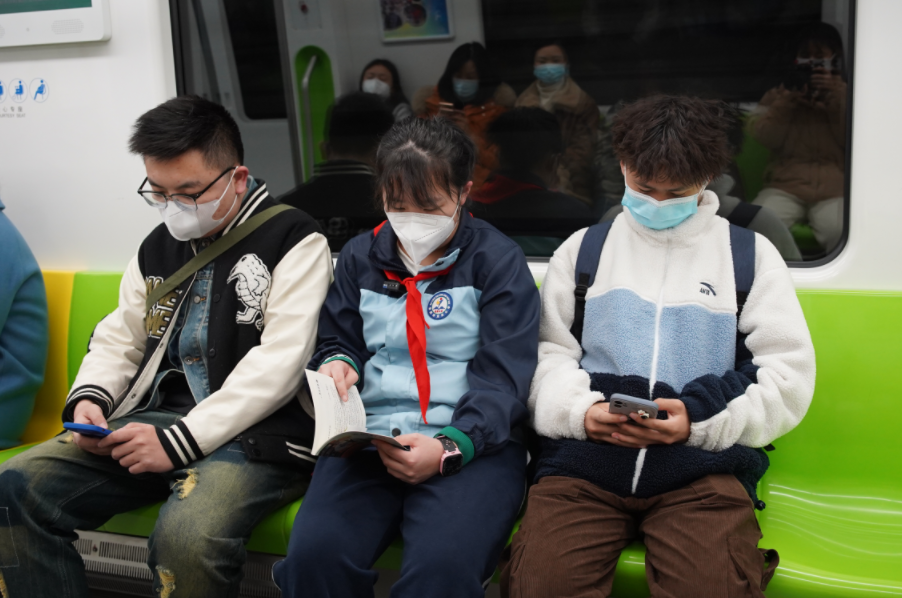 路上不遭堵贵阳这些小学生上学有秘诀