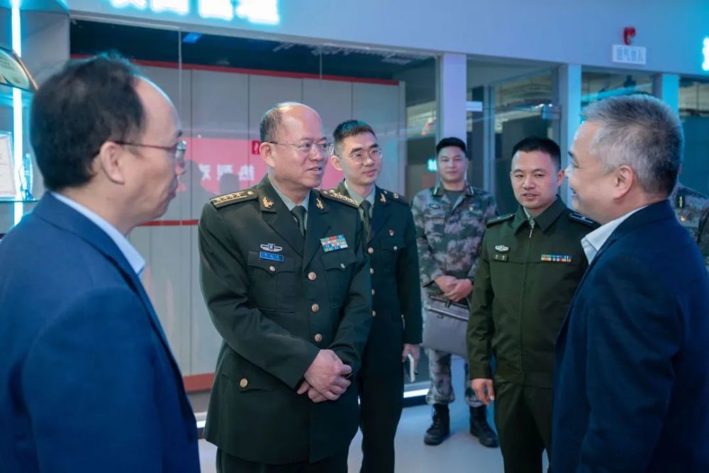 中山军分区大校,司令员李云涛到东区街道走访调研_腾讯新闻