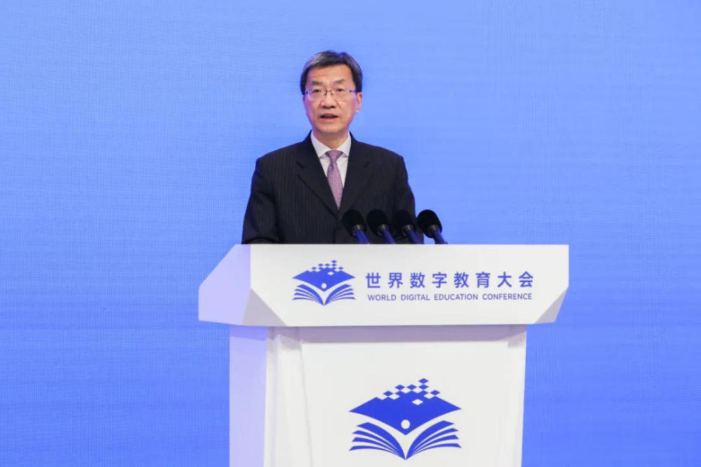 教育部部长:发展数字教育要节约节俭 不盲目追求高端_腾讯新闻