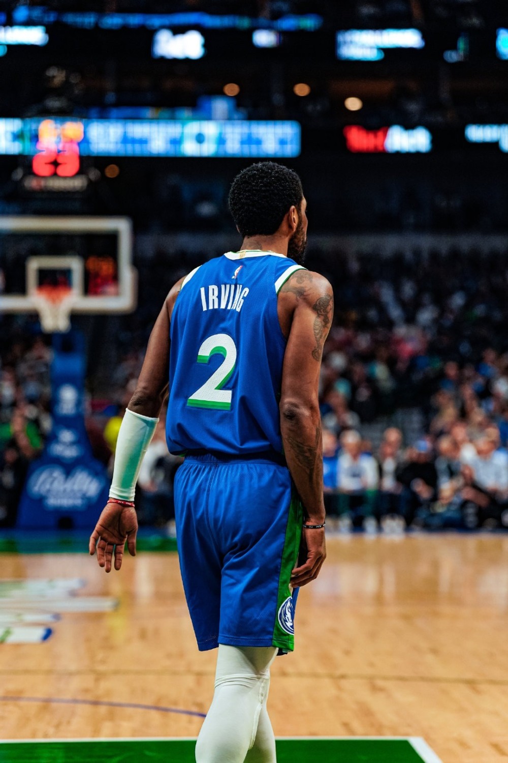 欧文东契奇最后14秒相互谦让球权,都不投绝平3分失误输球_腾讯新闻