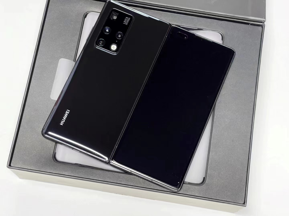 百万备货消息称华为matex系列折叠屏手机3月量产