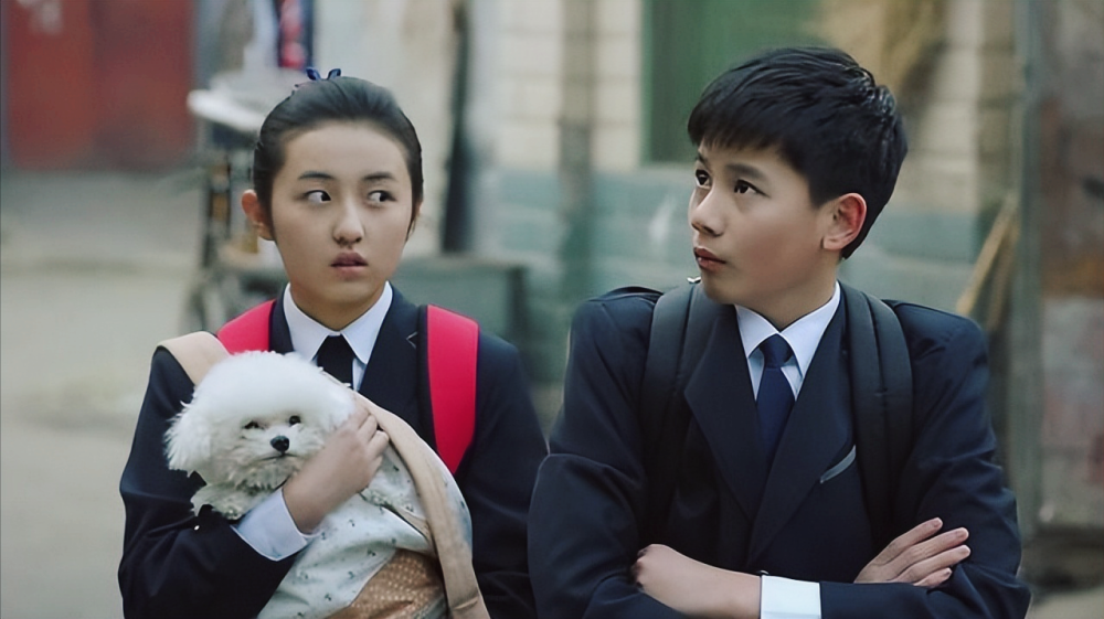 张子枫,胡先煦时隔7年再合作,饰演血气方刚小夫妻,亲热戏份有点狂野