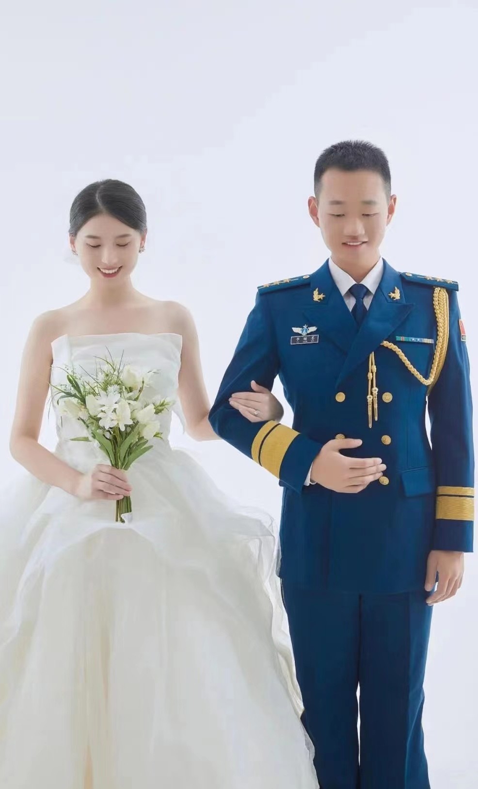这12对军人结婚照都太好看啦!_腾讯新闻