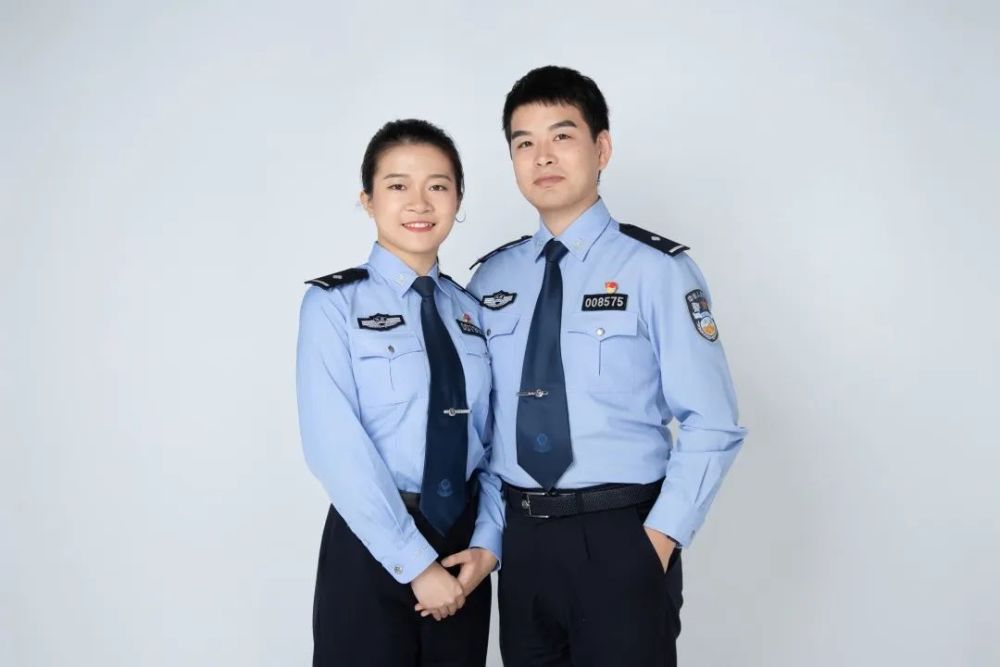 他们将"公安蓝"穿成了一生的"情侣装"_腾讯新闻