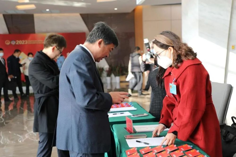 两会新看点把一年的期许交给春天交给呈贡两会