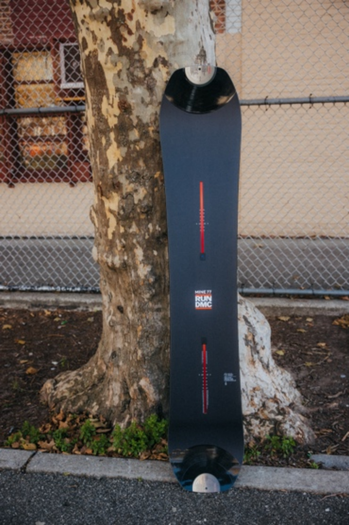 BURTON携手Run DMC推出合作限定系列_腾讯新闻