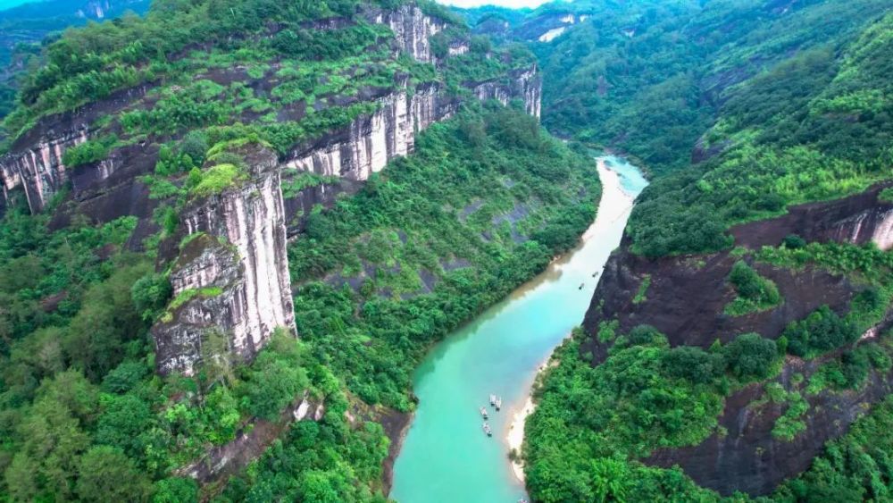 困苦不已傳說很早以前,武夷山是個洪水氾濫之地這浪漫一面,由大王峰和