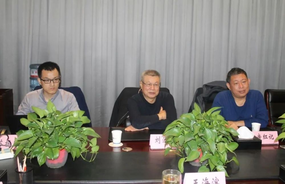 工作动态太原城管指挥中心主任王海滨与廊坊市维尔达软件公司董事长房