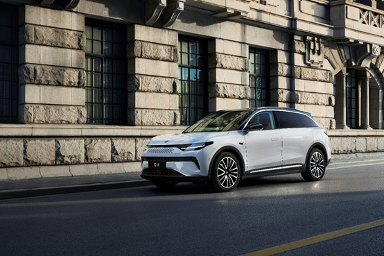 零跑汽车牵手世界五百强企业佛吉亚,将在金华建立全球领先的汽车座椅