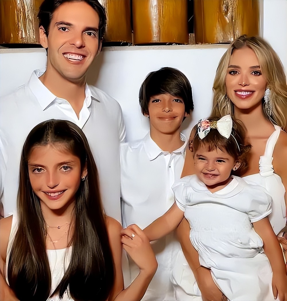 40岁卡卡再当爹第4个孩子出生两任妻子都是超模人生赢家